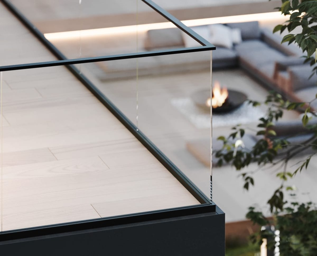 Cap rail for glass