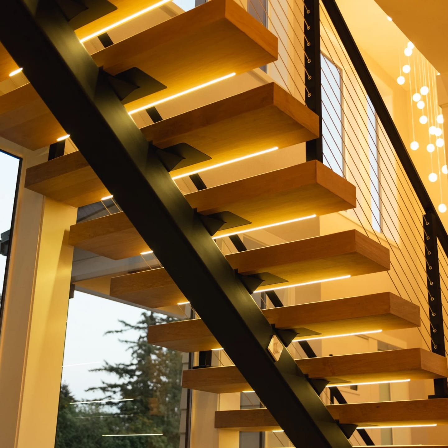 Straight Mono Stringer with Cable Railing | Viewrail