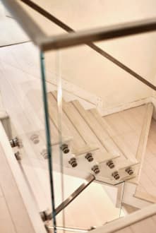 Standoff-pin glass railing detail
