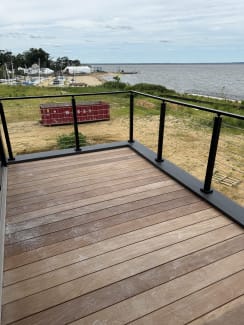 Rod railing on a deck