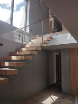 90-degree cantilever stair with glass