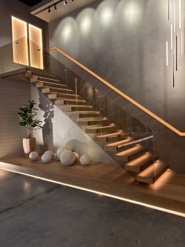 Floating stair with bronze glass and LED