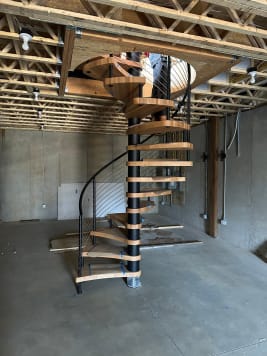 Spiral staircase with cable railing