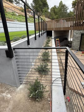 Rod railing on concrete walls