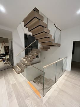 U-shape stack stair with glass railing
