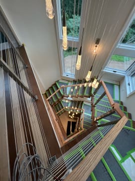 Stairwell cable railing