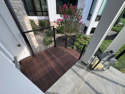 Cable railing on porch landing