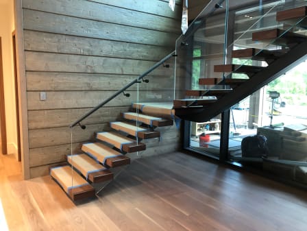 Mono stair with glass railing