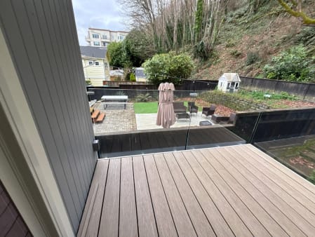 Glass deck railing over backyard