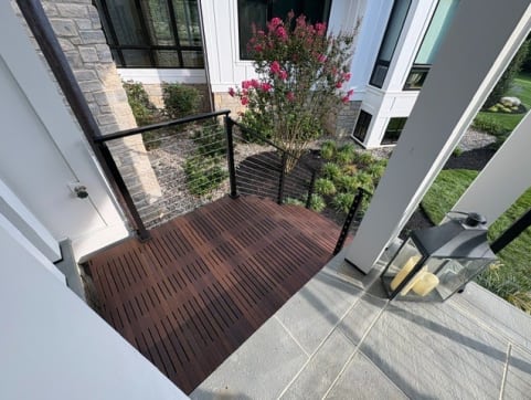 Cable railing on porch landing