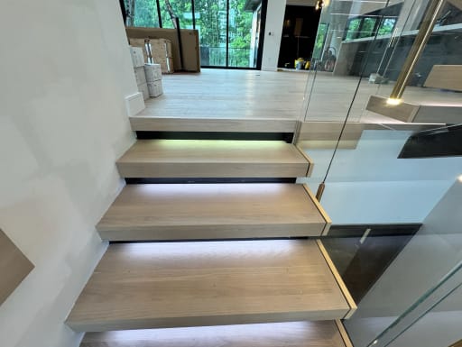 Thick-nose treads with LED and glass railing