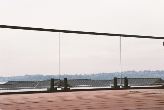 Talon glass railing on rooftop deck