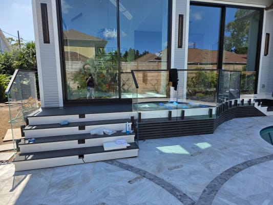 Side-mount talon glass by a pool